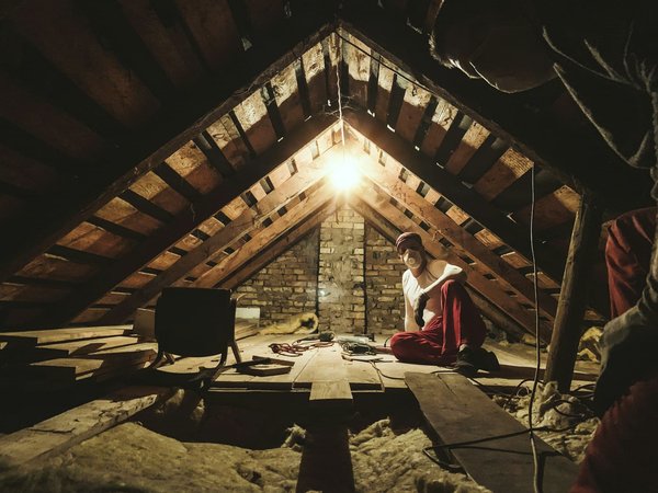 Quelles techniques pour restaurer un carrelage en ciment ancien sans le remplacer?
