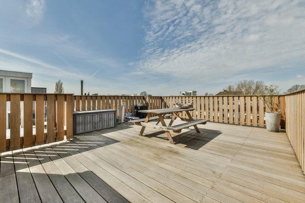 Construire une terrasse en bois : guide des étapes essentielles